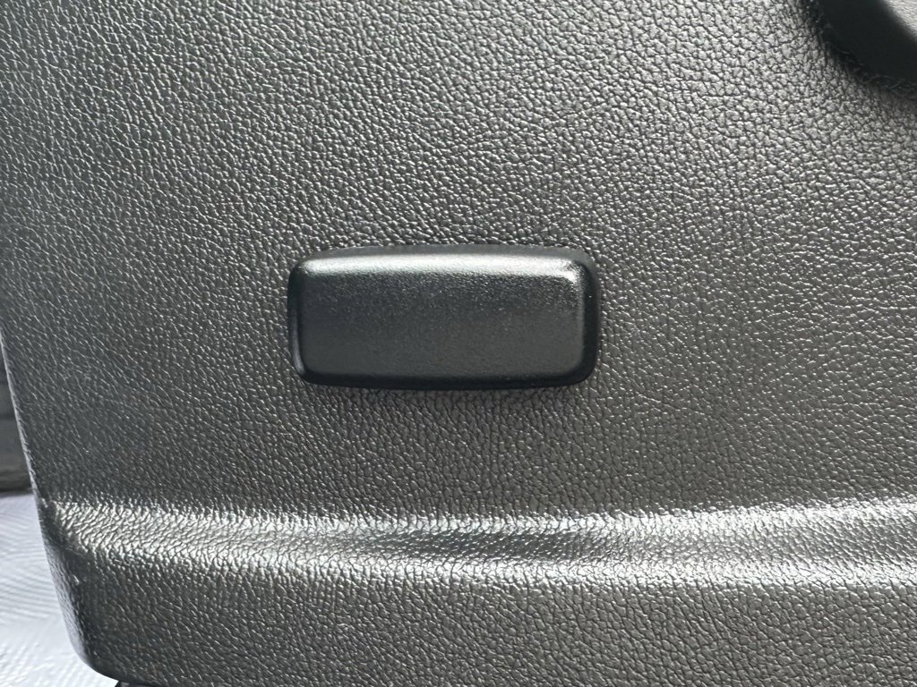 Used 2022 Chevrolet Colorado LT w/ LT Convenience Package image 18