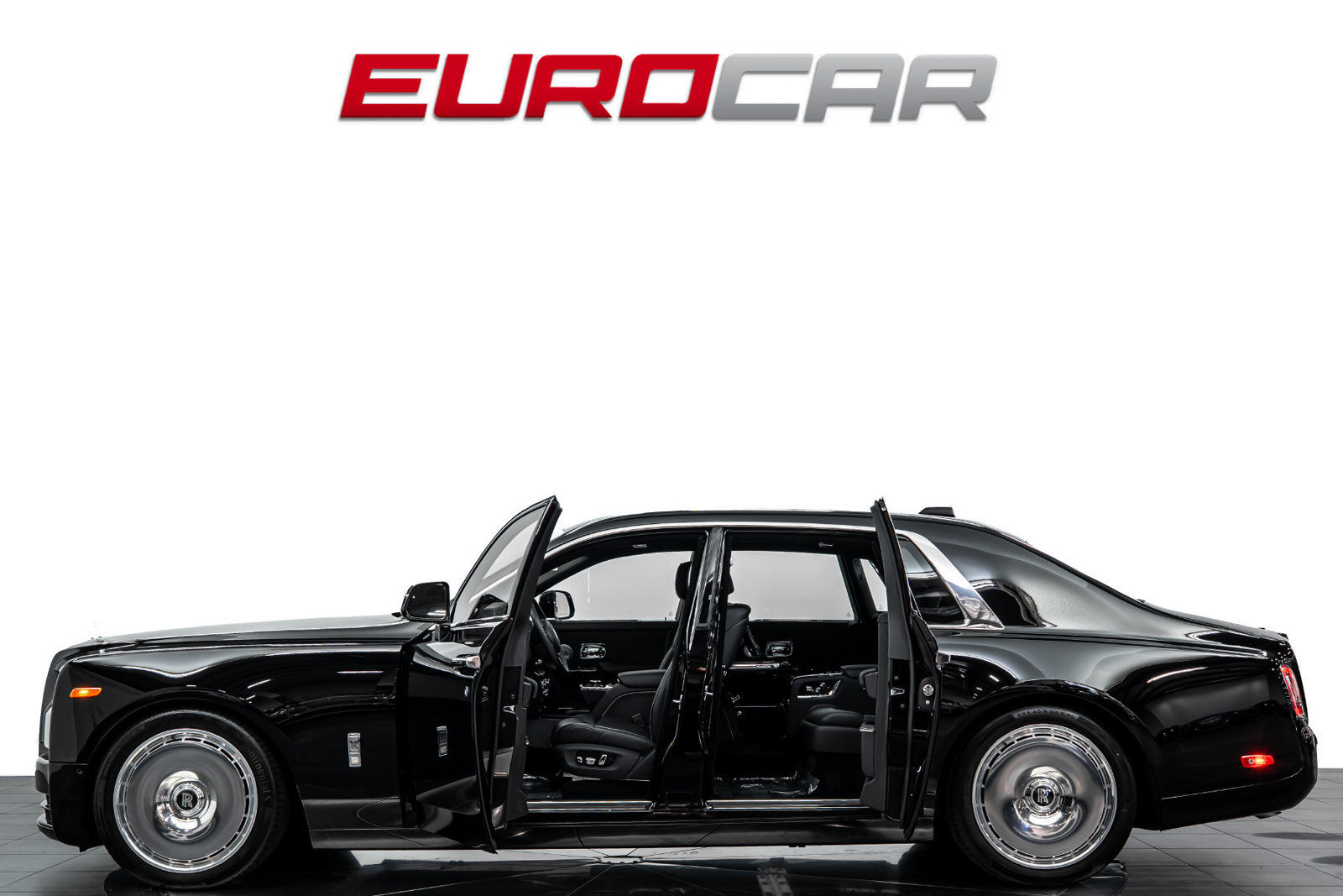 Used 2022 Rolls-Royce Phantom Sedan RWD image 3