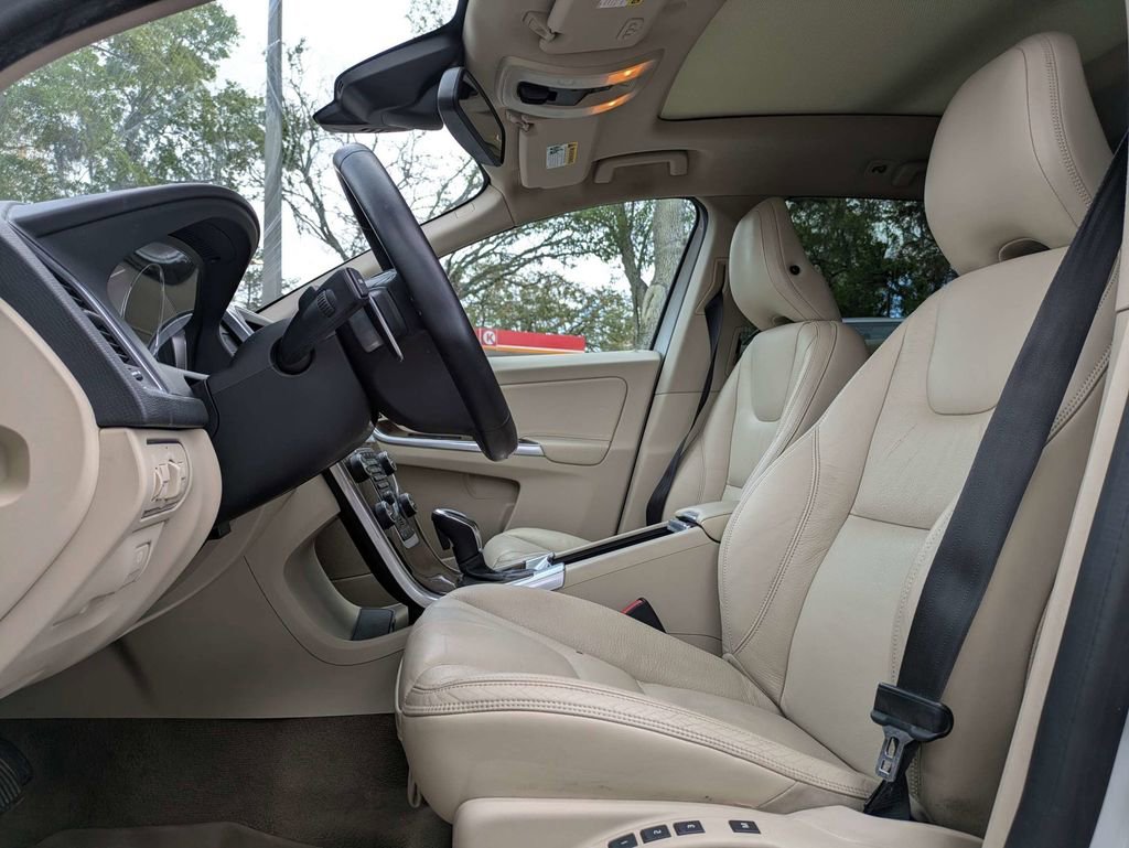 Used 2014 Volvo XC60 T6 image 2