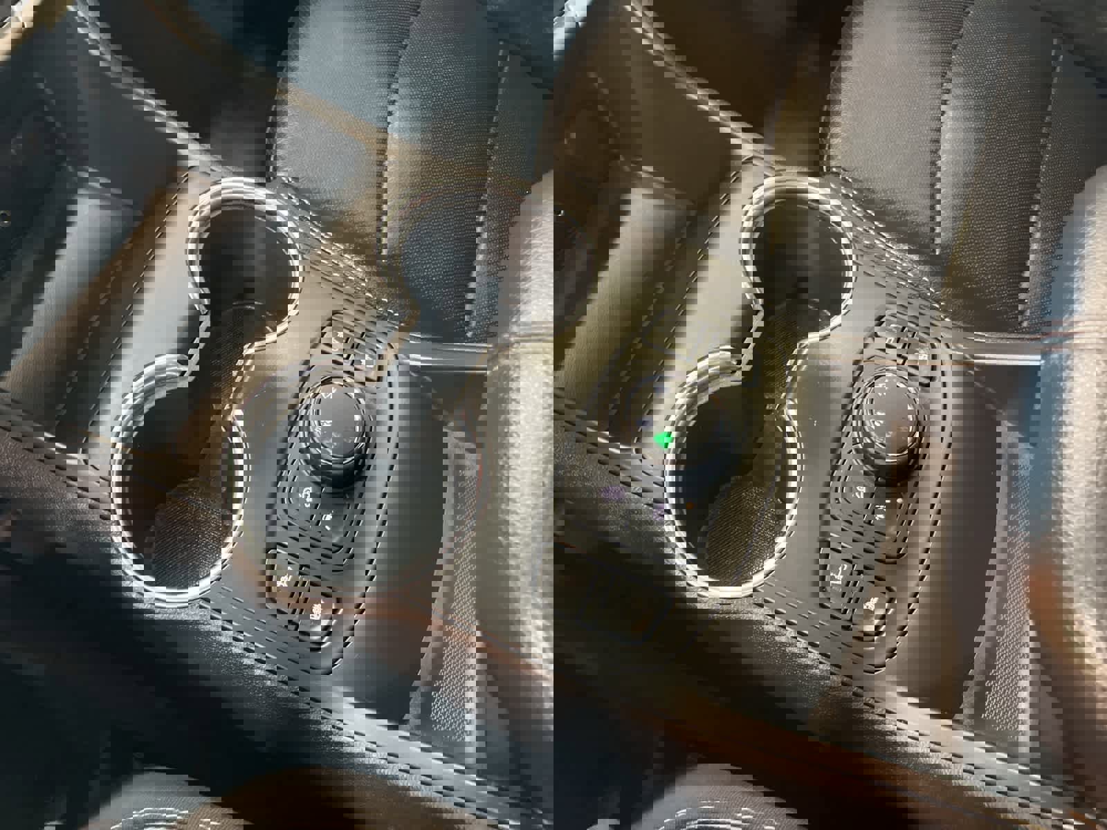 Used 2022 GMC Terrain SLT image 16