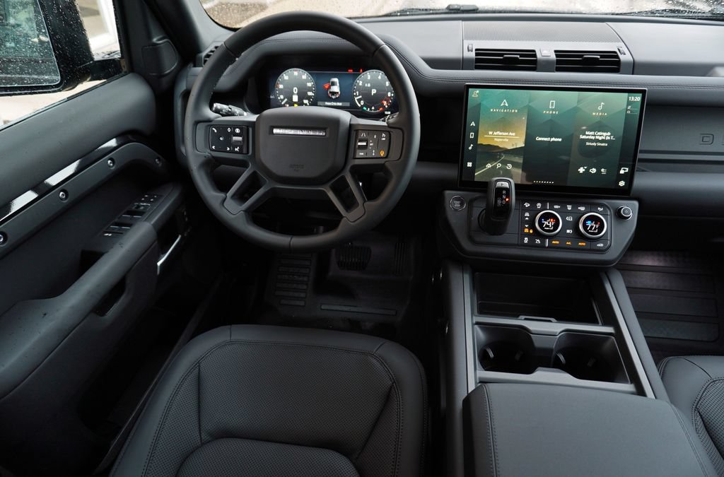 Certified 2026 Land Rover Defender 110 X-Dynamic SE AWD/4WD image 15