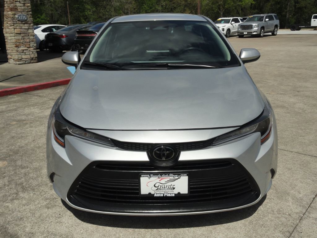 Used 2025 Toyota Corolla LE FWD image 2