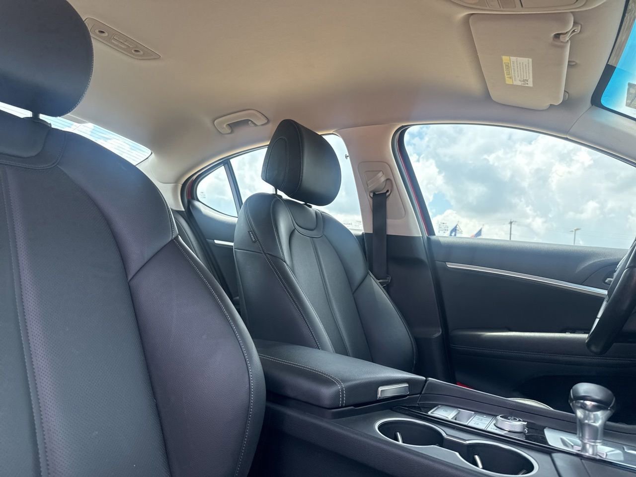 Used 2022 Genesis G70 2.0T RWD image 28