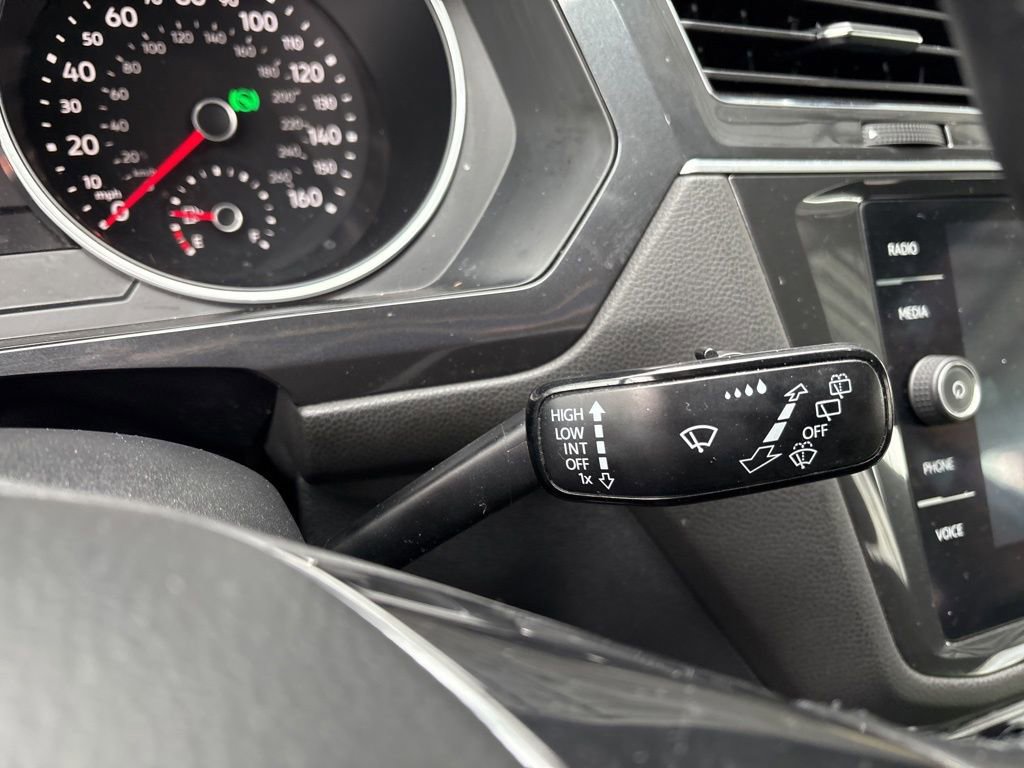 Used 2018 Volkswagen Tiguan SE w/ Panoramic Sunroof Package image 23