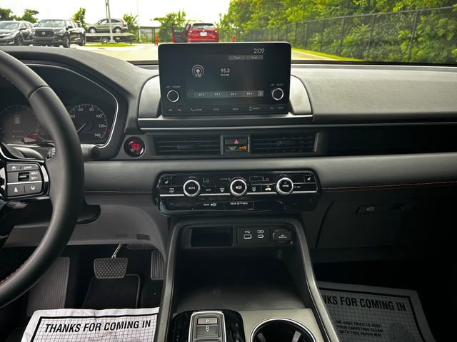 New 2025 Honda Pilot Sport image 17