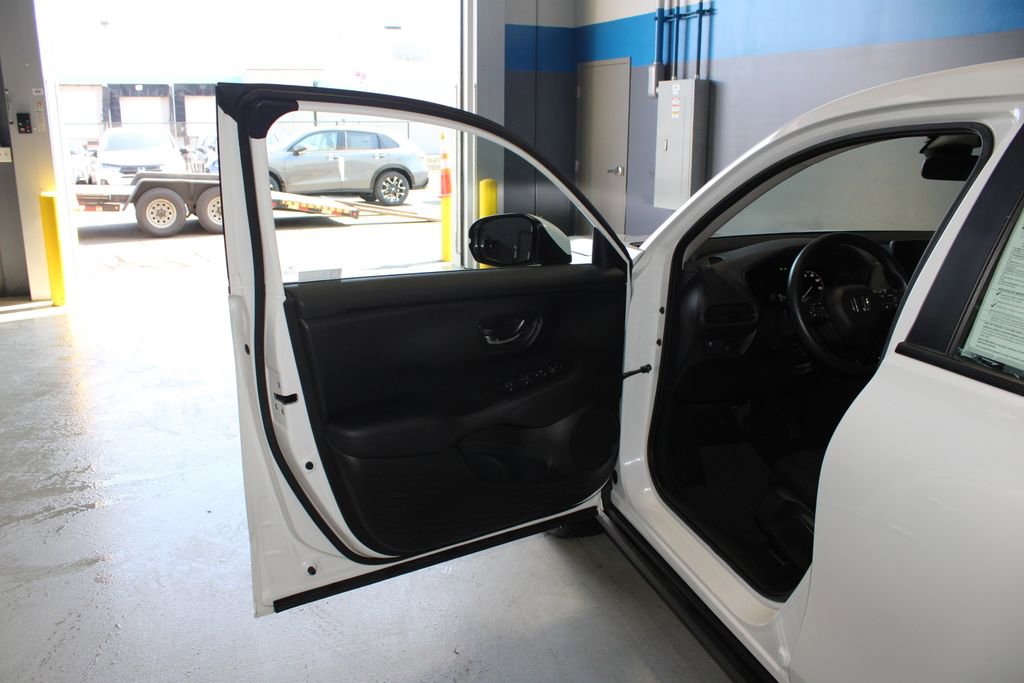 Used 2023 Honda HR-V LX image 7