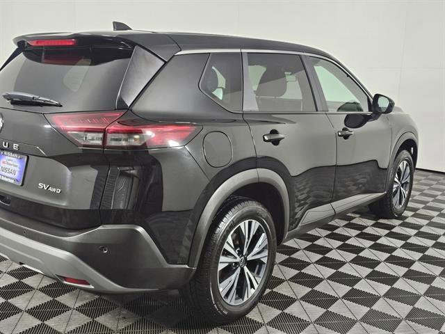 Used 2023 Nissan Rogue SV image 4
