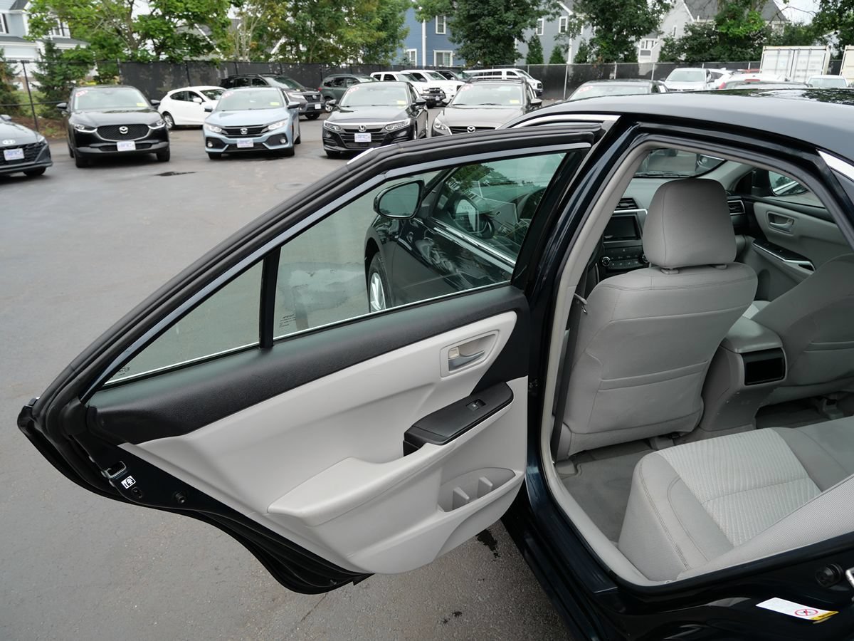 Used 2015 Toyota Camry LE FWD image 26