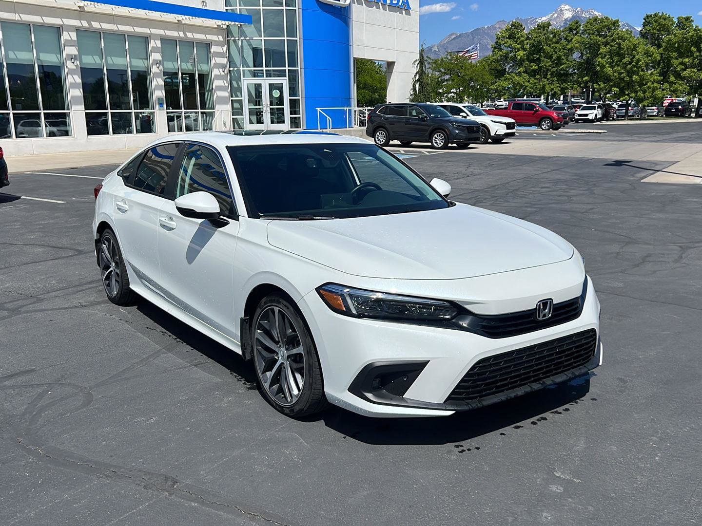 Used 2023 Honda Civic Touring image 2
