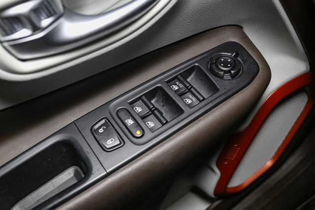 Used 2017 Jeep Renegade Limited image 37