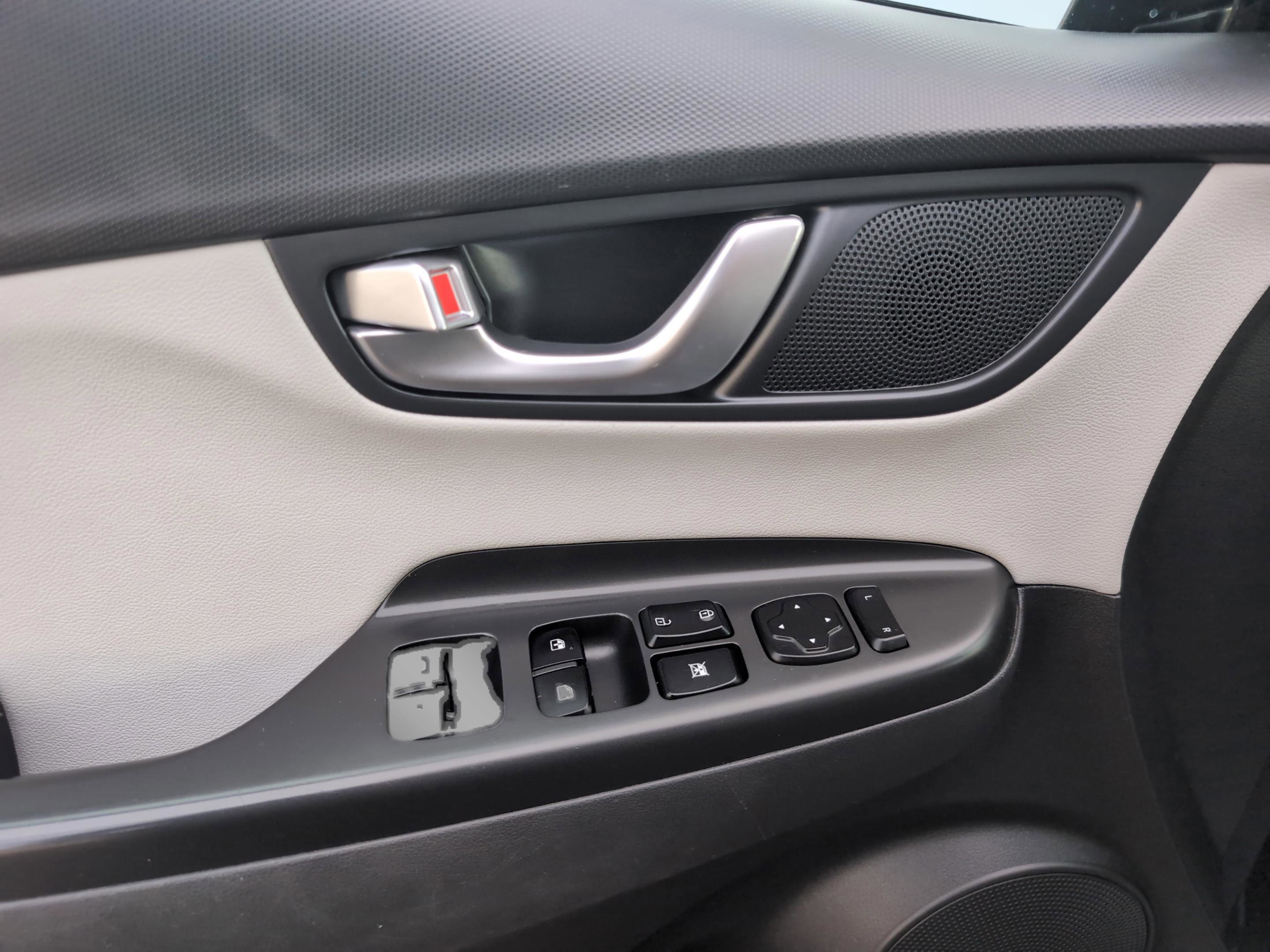 Used 2022 Hyundai Kona Limited image 14