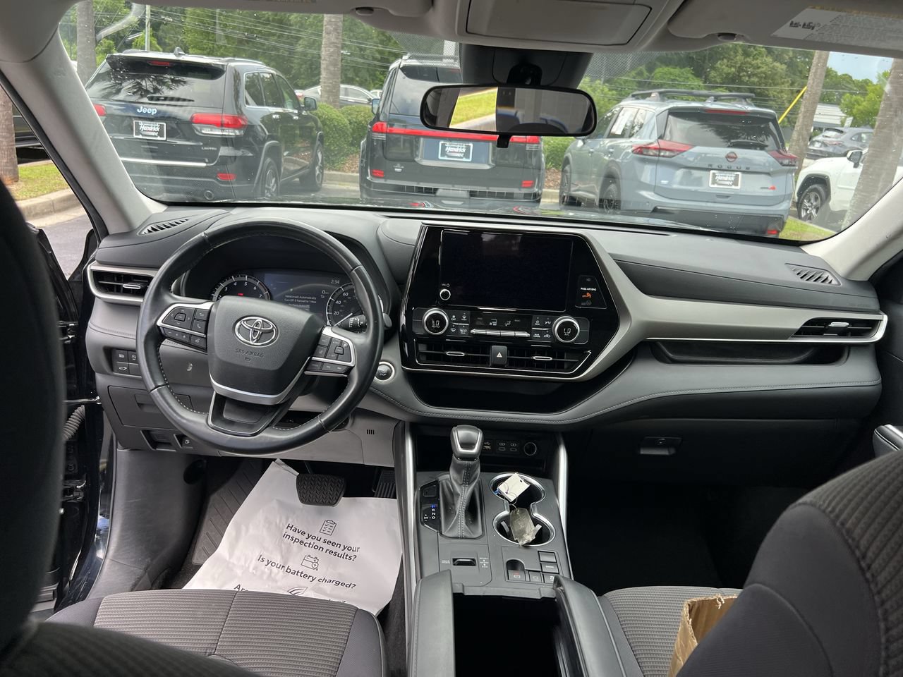 Used 2024 Toyota Highlander LE FWD image 31