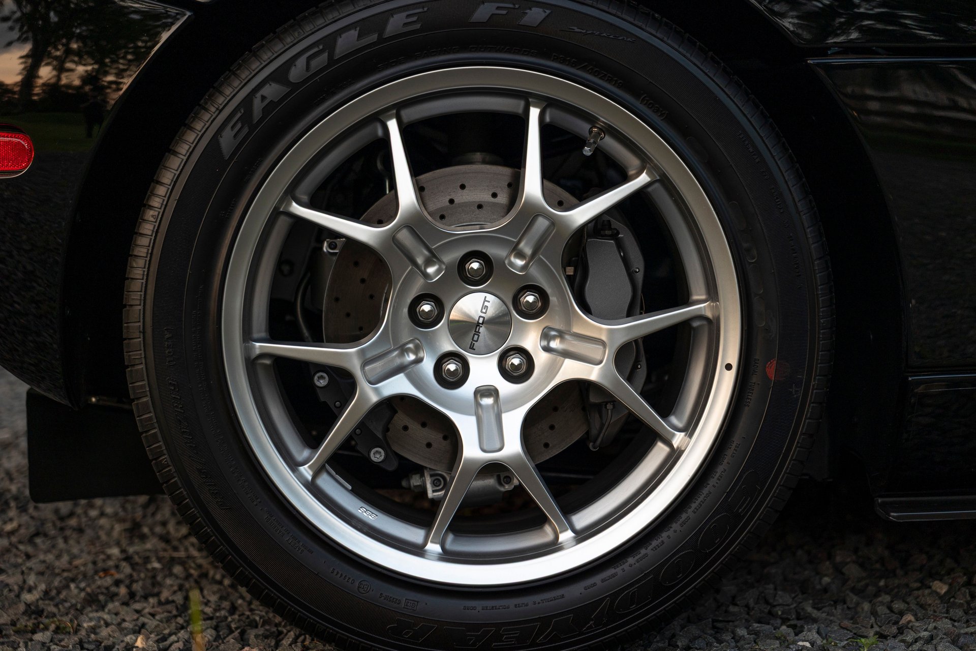 Used 2006 Ford GT RWD image 30