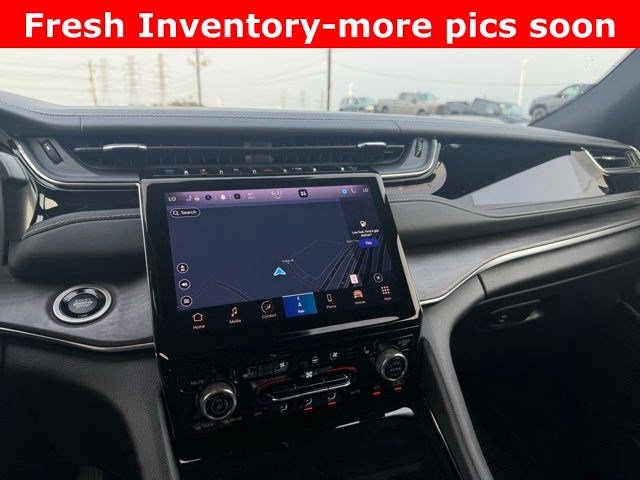 Used 2022 Jeep Grand Cherokee Overland w/ Advanced Protech Group III AWD/4WD image 7