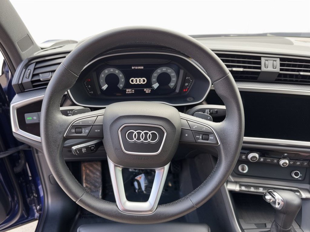 Certified 2025 Audi Q3 2.0T Premium w/ Convenience Package AWD/4WD image 10