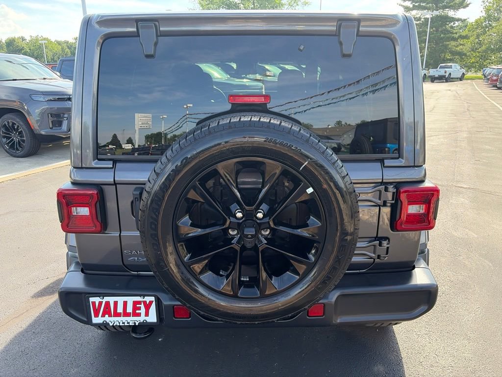 Used 2025 Jeep Wrangler Unlimited Sahara AWD/4WD image 6