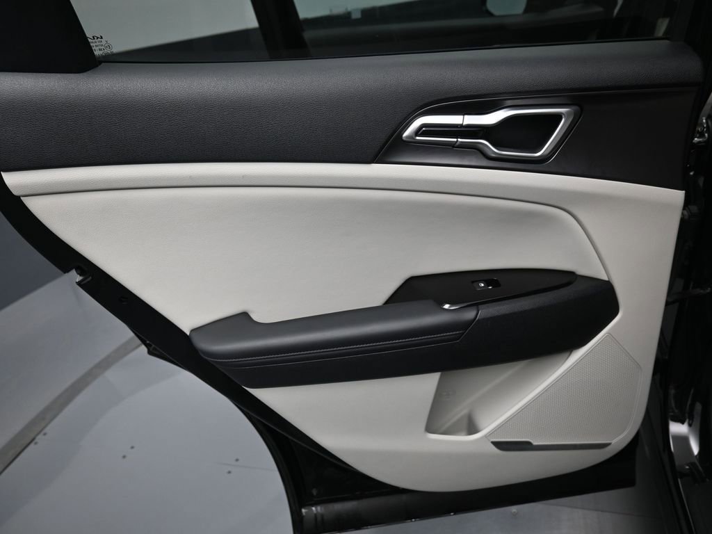 Used 2023 Kia Sportage EX image 31