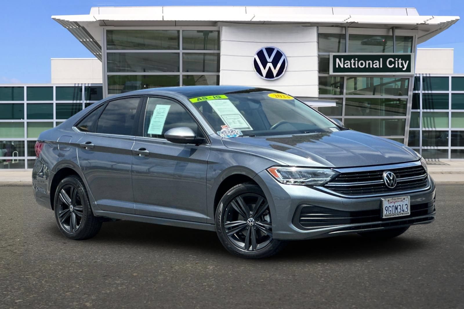 Used 2023 Volkswagen Jetta SE w/ Panoramic Sunroof Package FWD image 2
