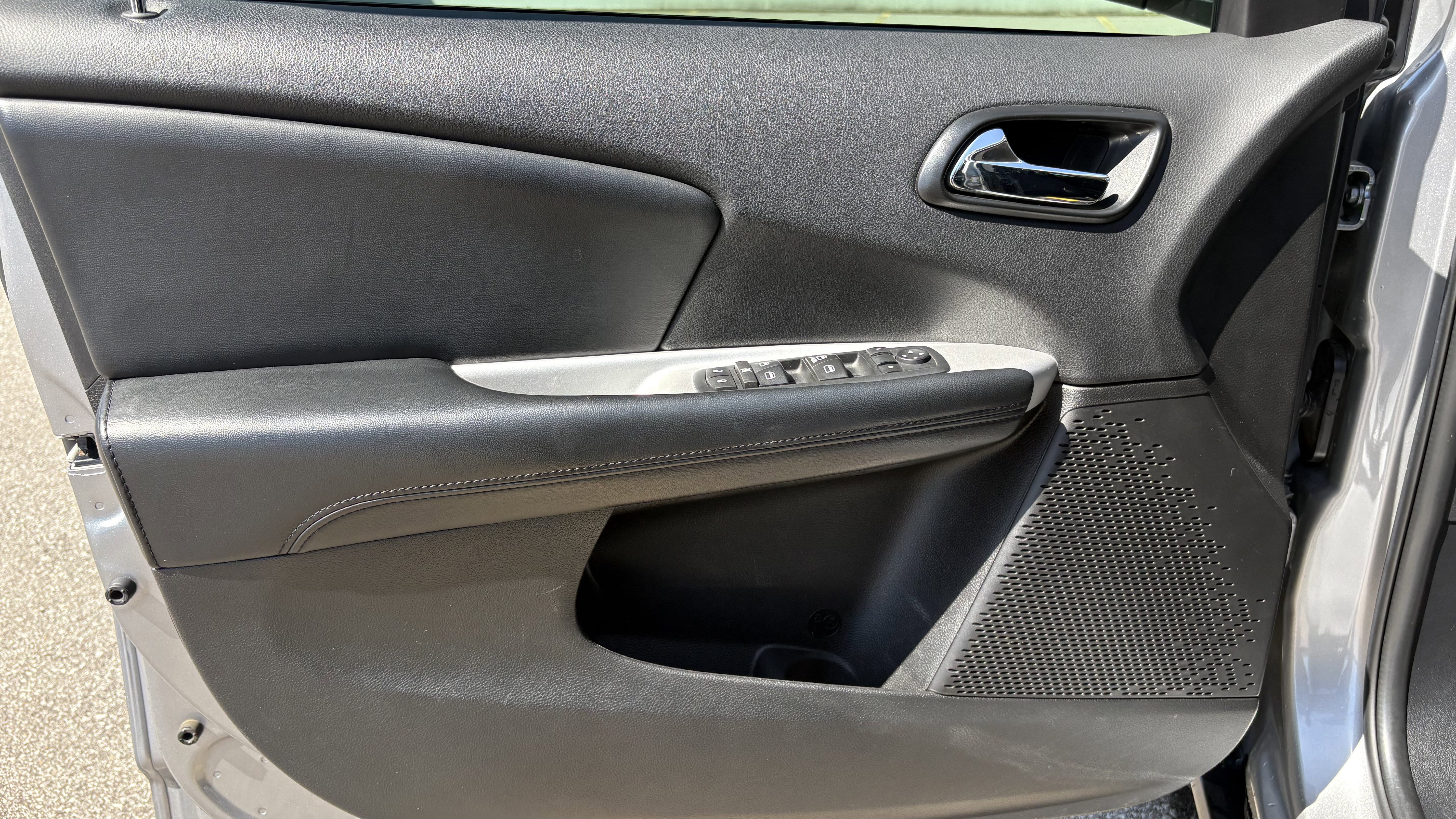 Used 2017 Dodge Journey SE image 16