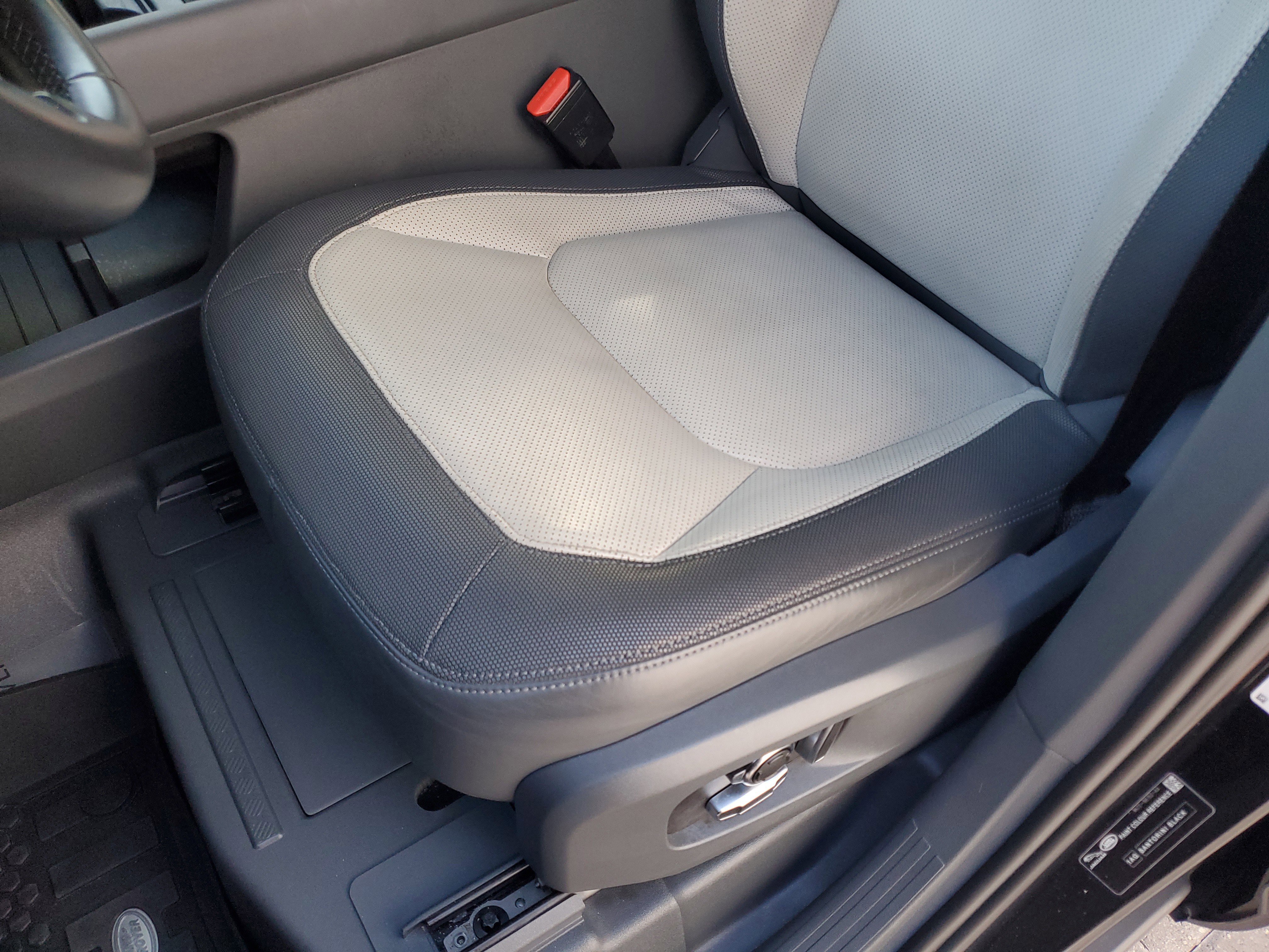 Used 2023 Land Rover Defender 130 X-Dynamic SE image 22