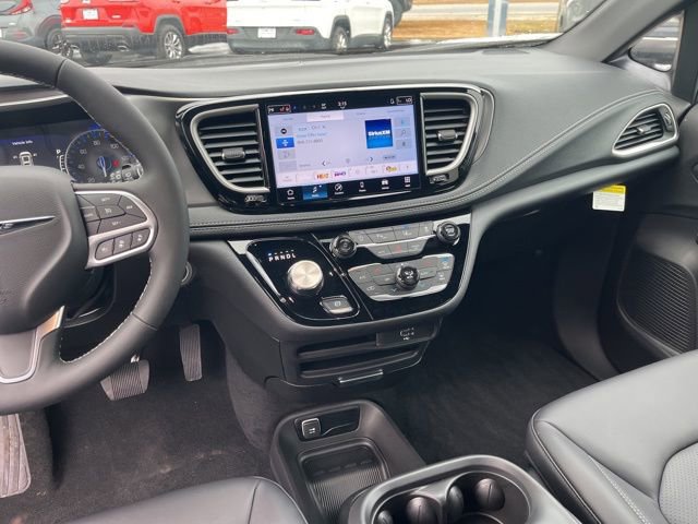 New 2026 Chrysler Pacifica Select image 16