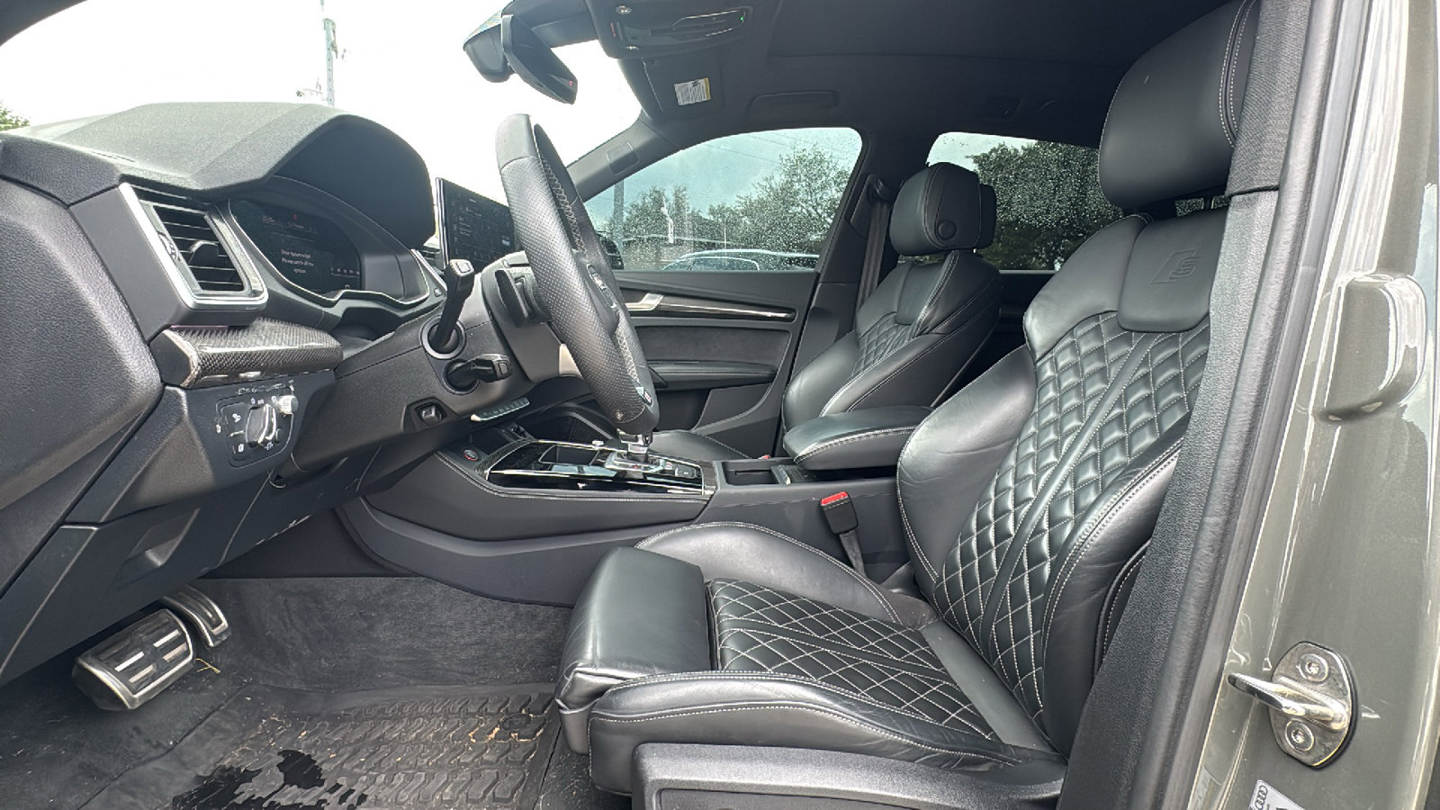 Used 2024 Audi SQ5 Prestige image 9