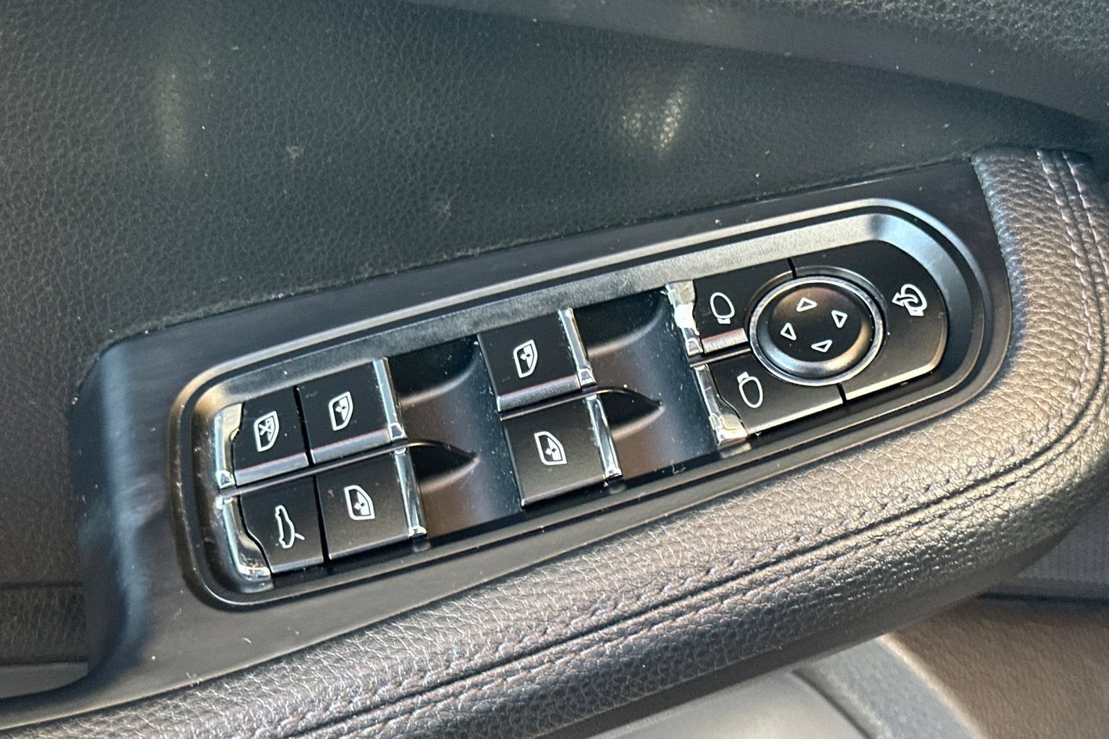 Used 2019 Porsche Macan S AWD/4WD image 13