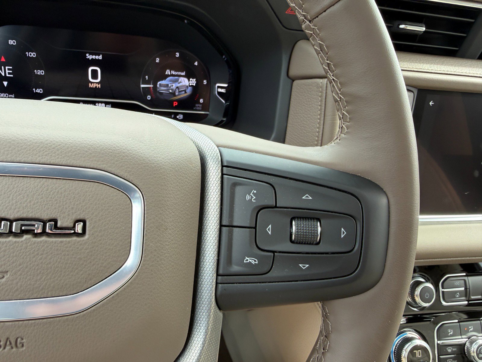Used 2024 GMC Yukon Denali AWD/4WD image 31