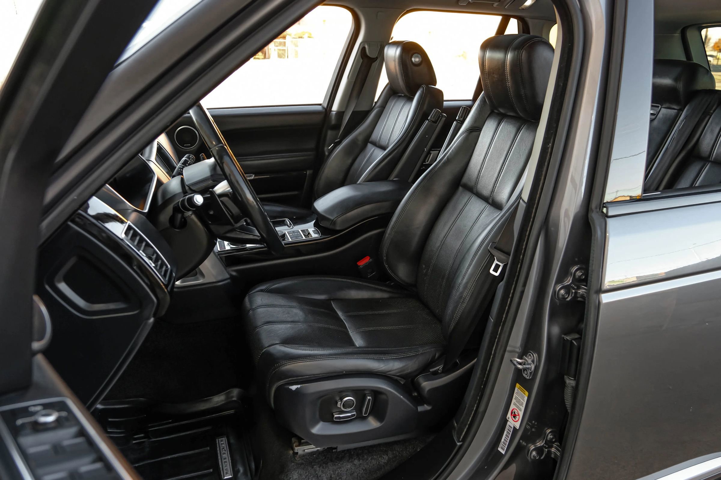 Used 2017 Land Rover Range Rover HSE image 33