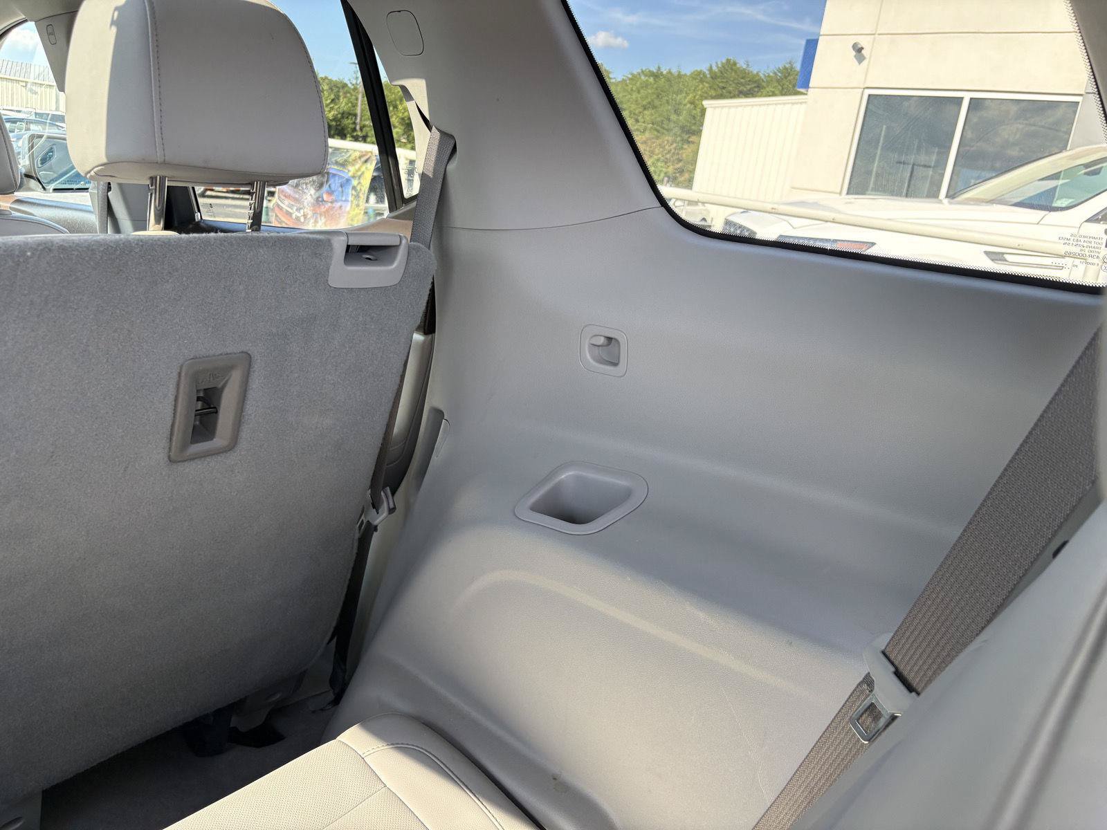 Used 2021 GMC Acadia SLT w/ Premium Package FWD image 13
