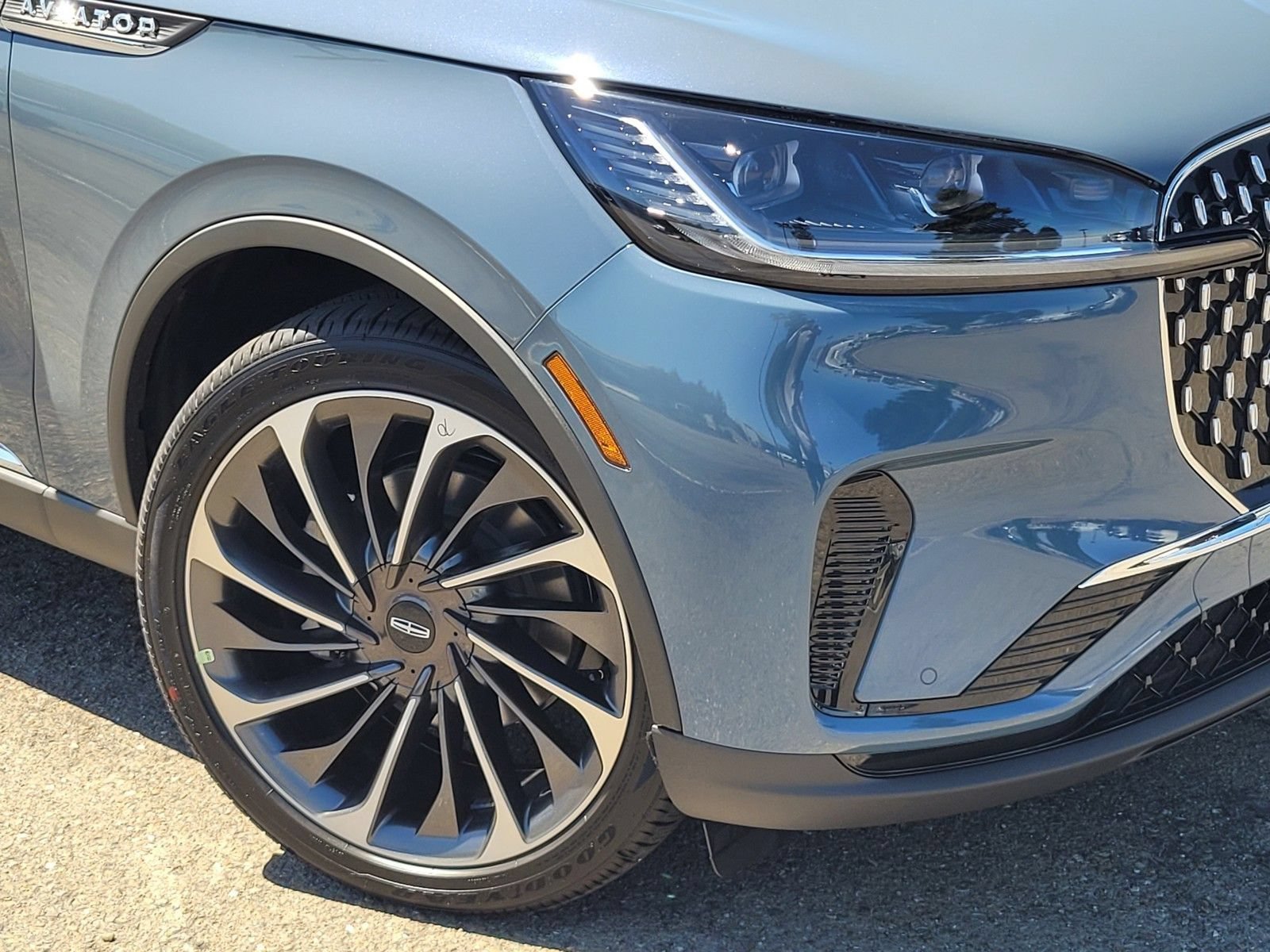New 2026 Lincoln Aviator Reserve AWD/4WD image 6