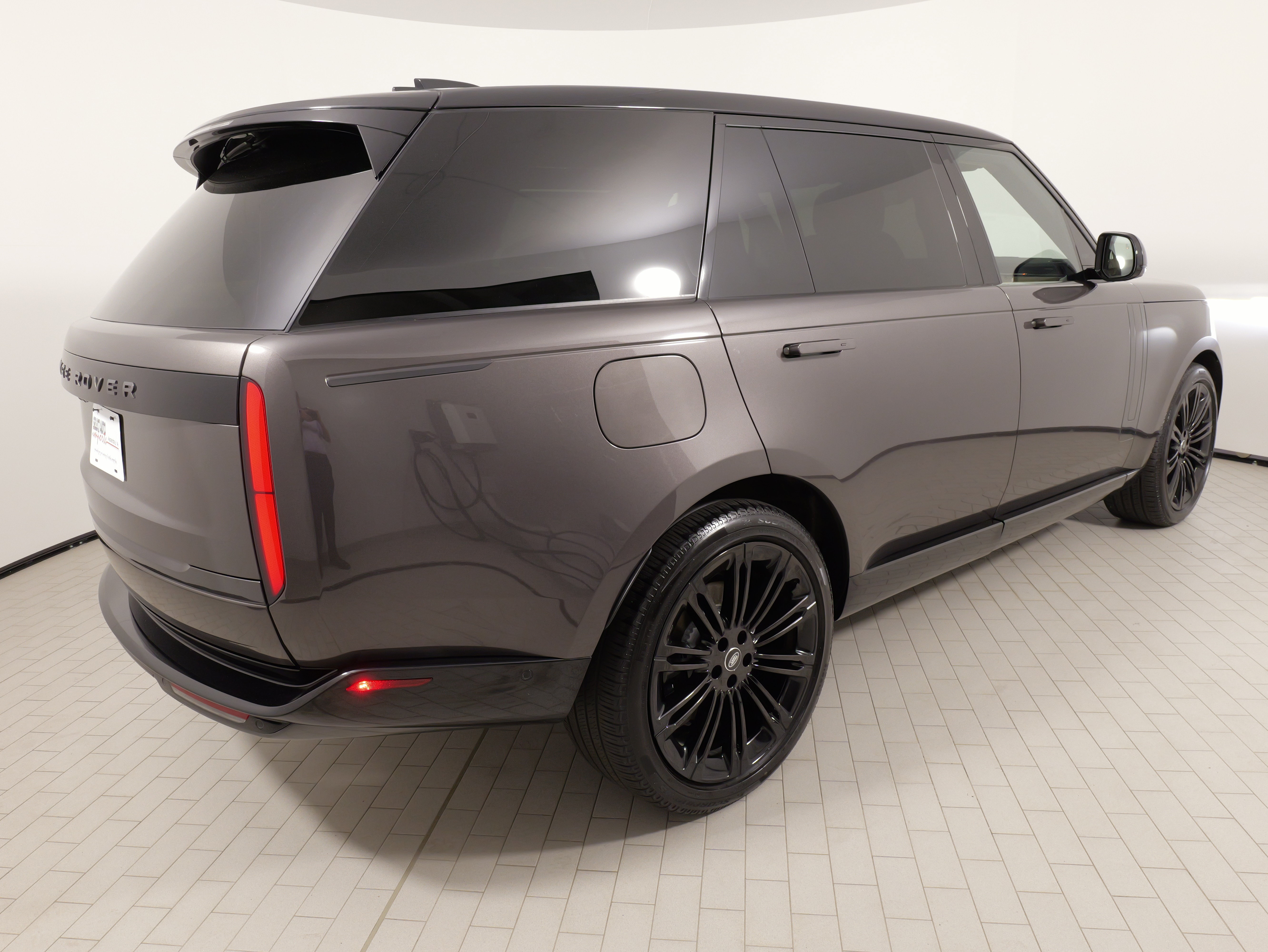 Used 2025 Land Rover Range Rover Long Wheelbase SE AWD/4WD image 12