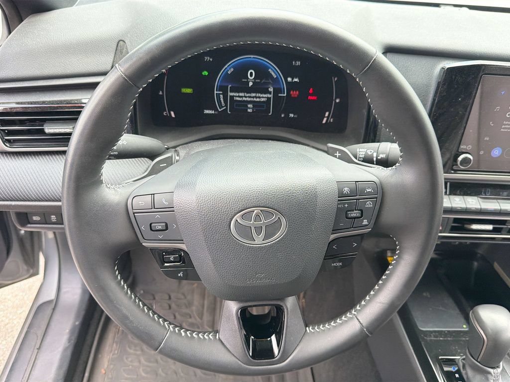 Used 2025 Toyota Camry SE FWD image 11