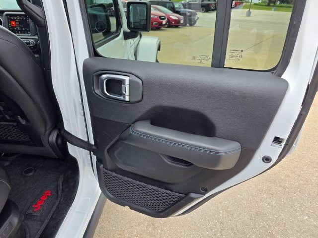 Used 2023 Jeep Wrangler Unlimited Rubicon 4xe w/ Cold Weather Group AWD/4WD image 19