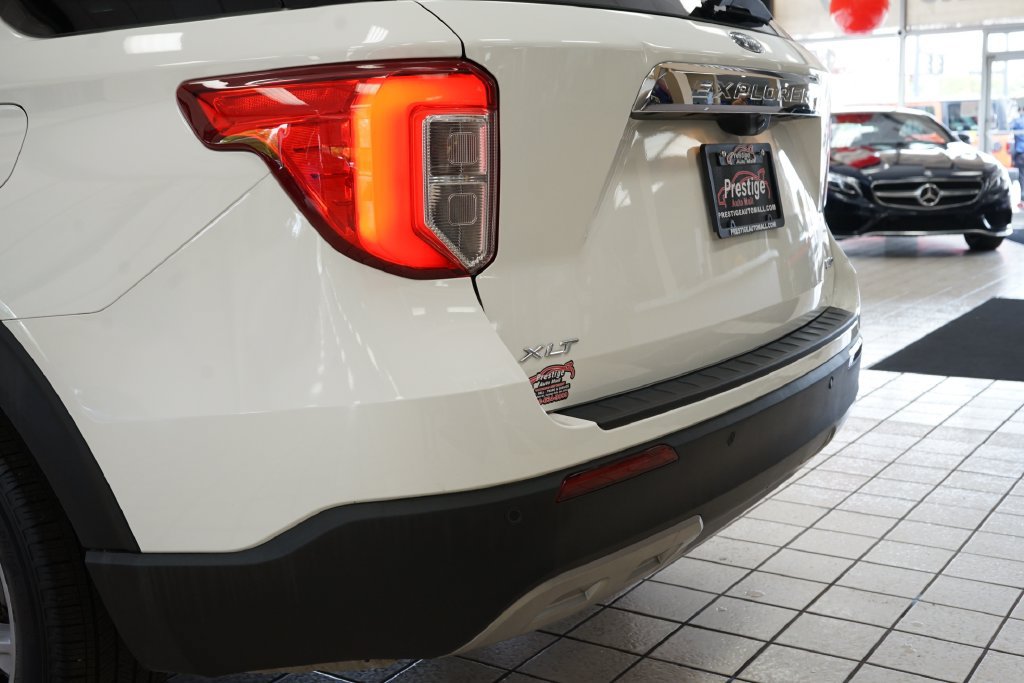 Used 2023 Ford Explorer XLT w/ Equipment Group 202A AWD/4WD image 16