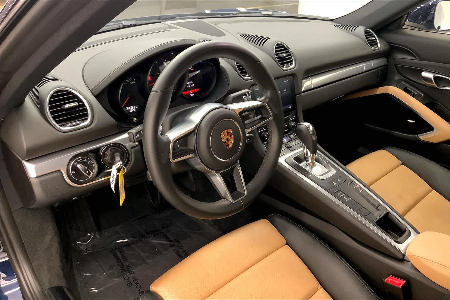 Used 2018 Porsche 718 Cayman RWD image 15