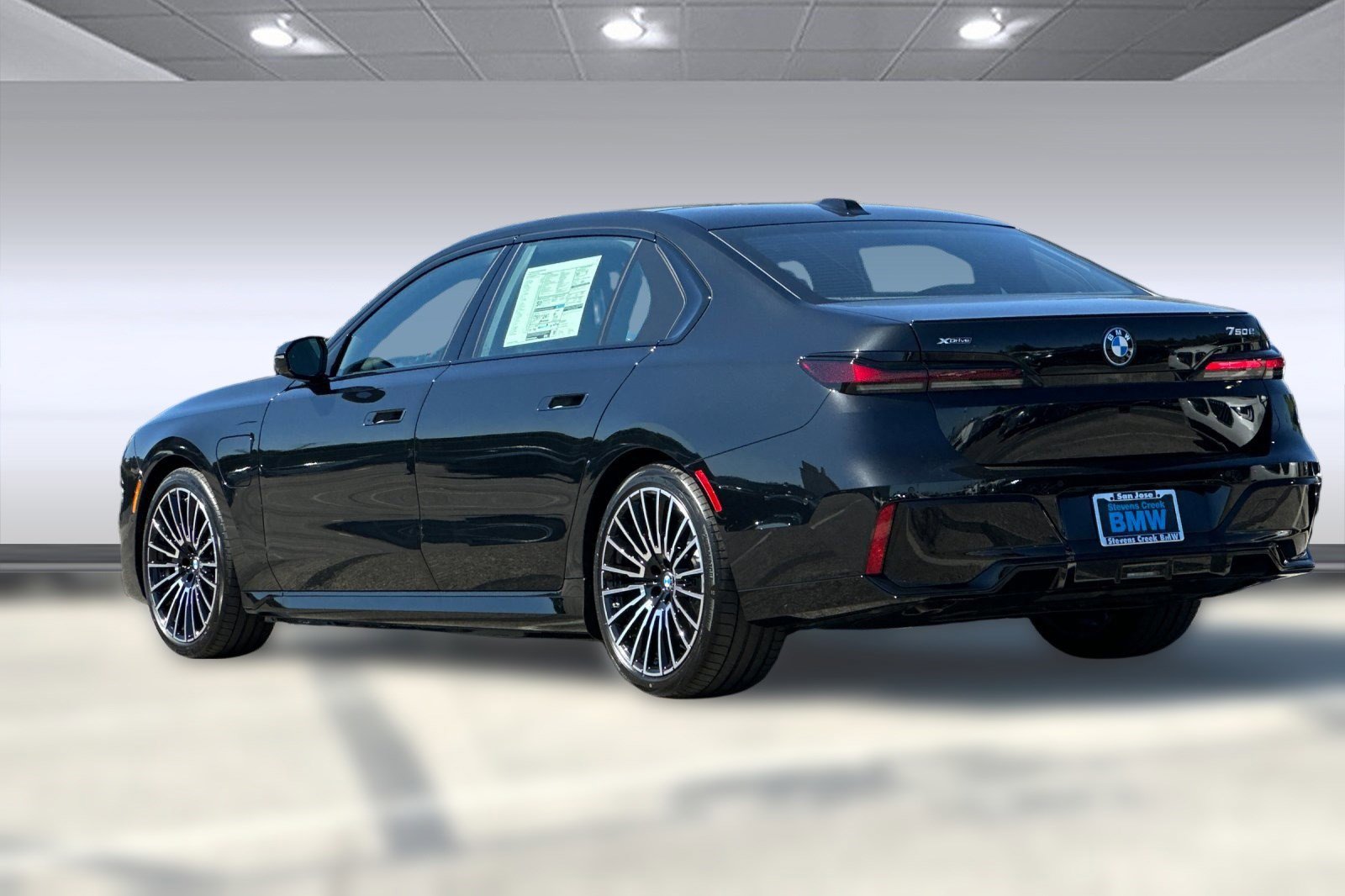 New 2026 BMW 750e xDrive image 3