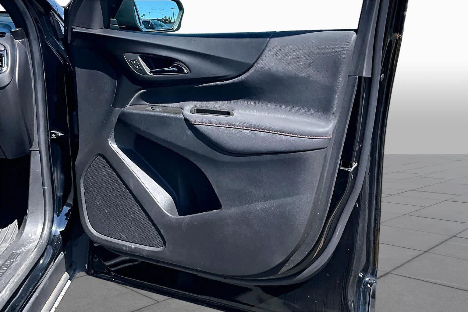 Used 2023 Chevrolet Equinox RS FWD image 22
