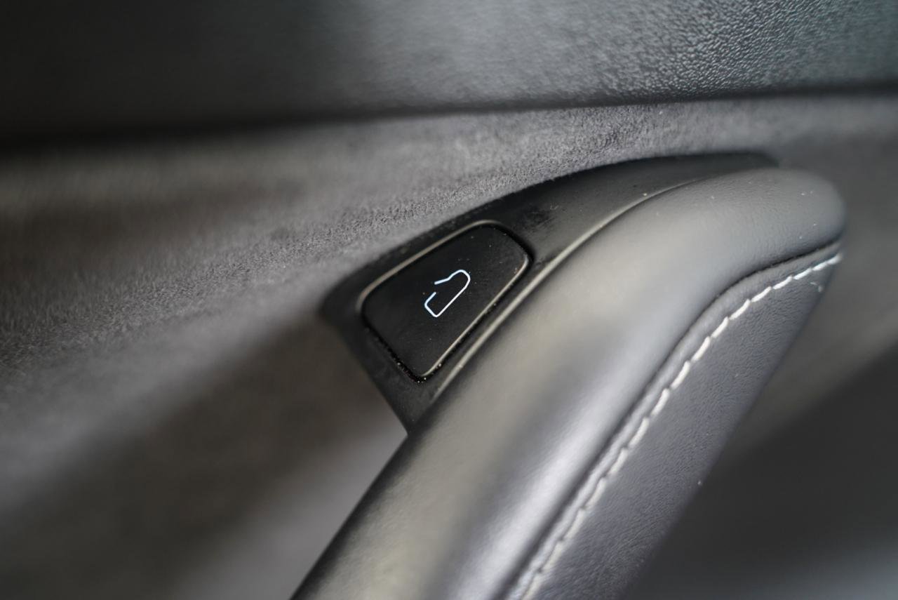 Used 2022 Tesla Model 3 Performance image 27