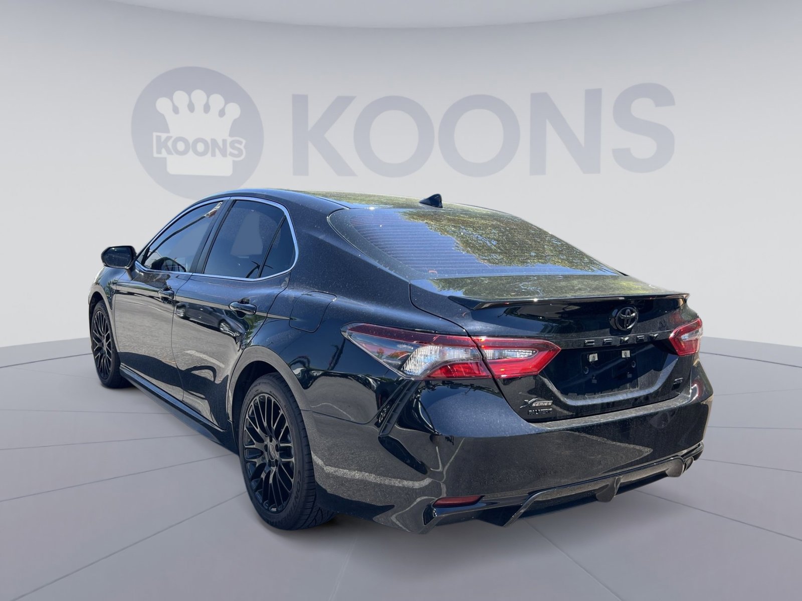 Used 2023 Toyota Camry SE w/ Convenience Package FWD image 4
