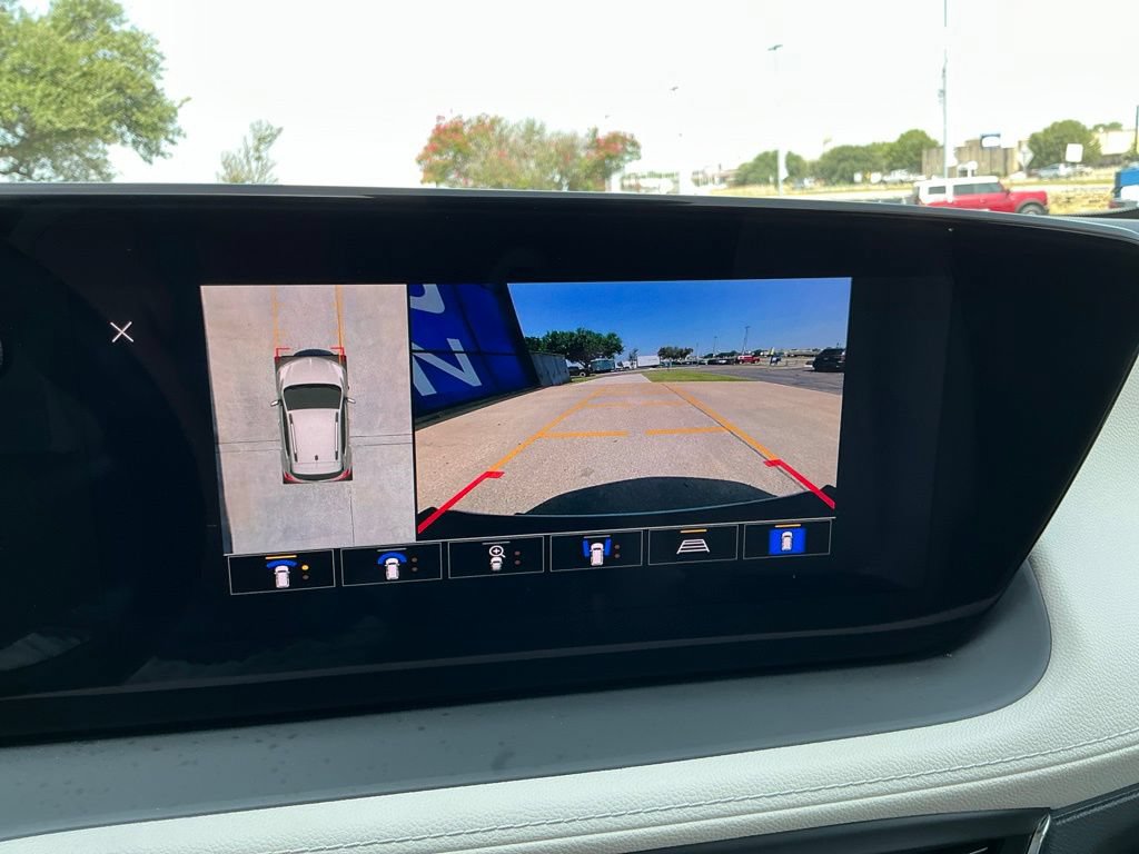 Used 2026 Buick Encore GX Avenir w/ Avenir Technology Package FWD image 32
