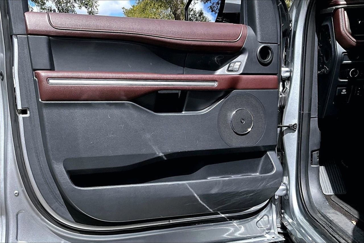 Used 2023 Ford Expedition Limited image 17