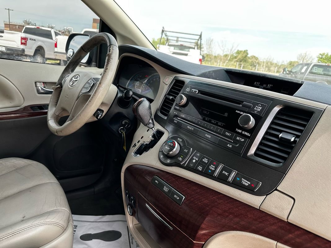 Used 2012 Toyota Sienna XLE image 17