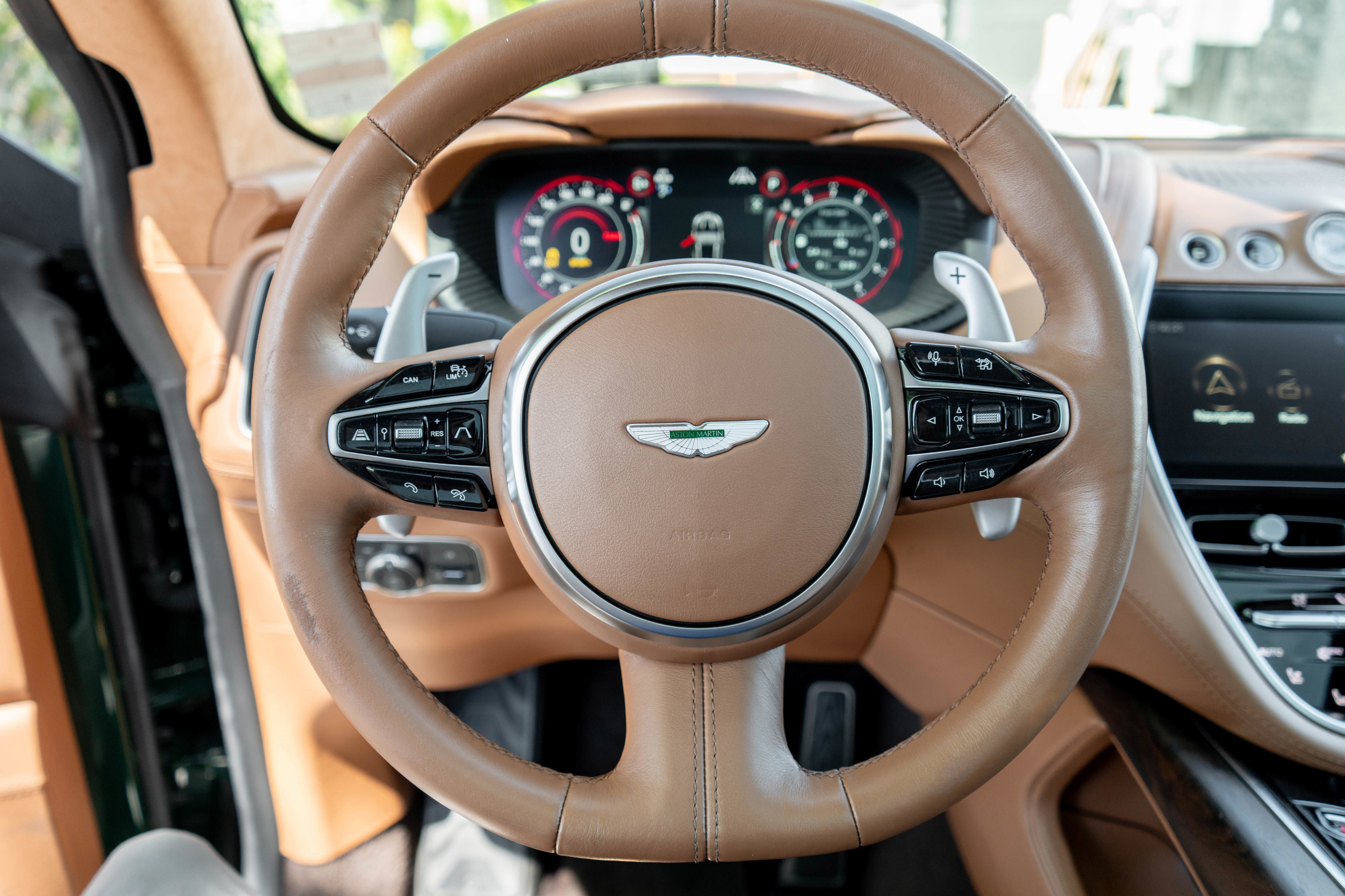 Used 2021 Aston Martin DBX AWD/4WD image 17