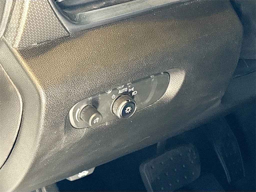 Used 2023 Chevrolet Traverse Premier w/ Redline Edition image 10