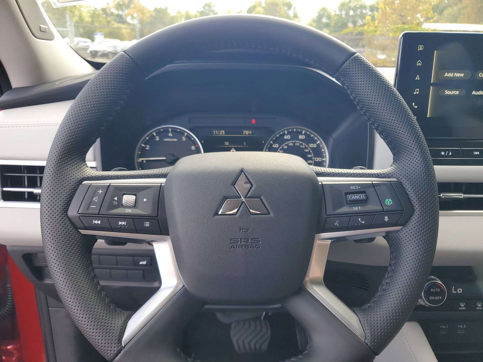 New 2025 Mitsubishi Outlander SE image 10