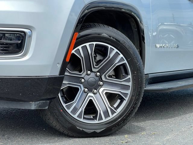 Used 2024 Jeep Wagoneer L Series II w/ Flexible Seating Group AWD/4WD image 2
