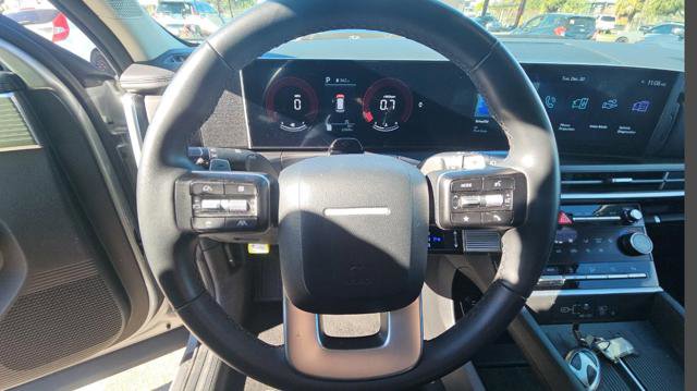 Certified 2025 Hyundai Santa Fe SEL image 6