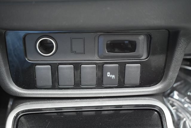 Used 2018 Mitsubishi Outlander LE AWD/4WD image 29