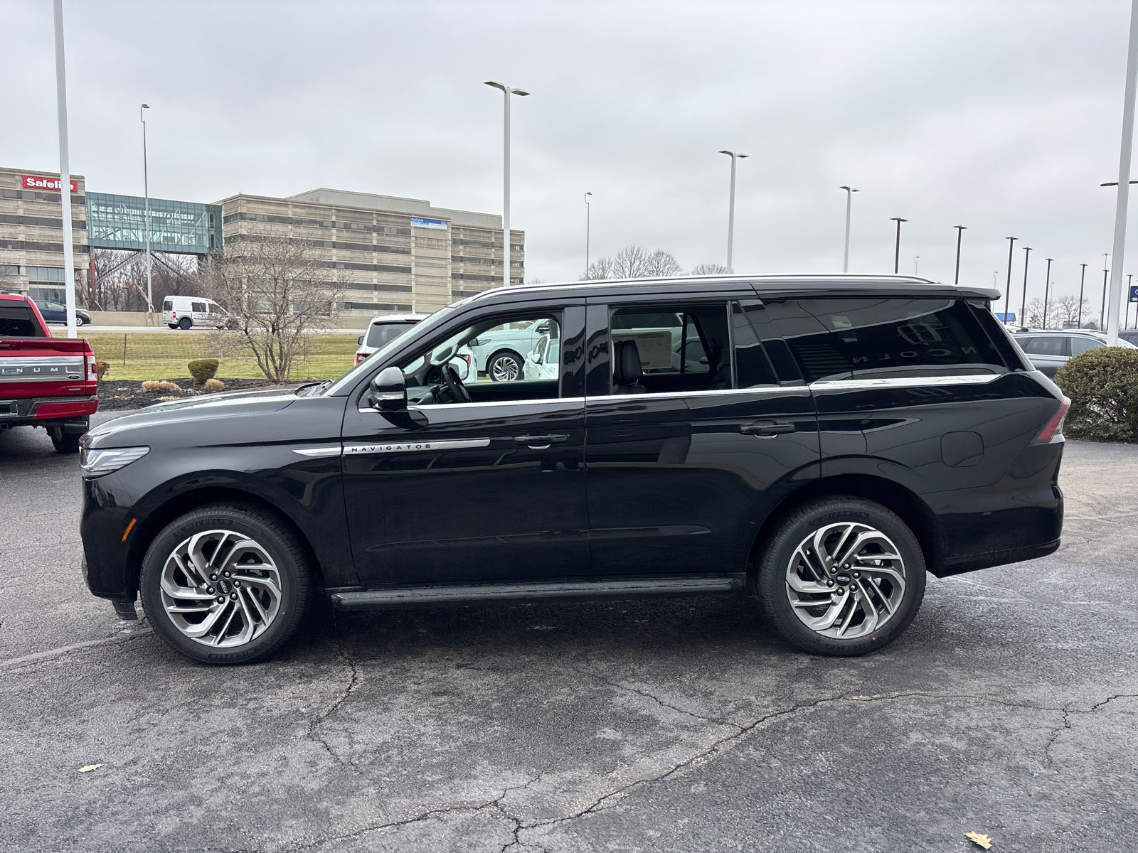 New 2026 Lincoln Navigator Premiere image 4